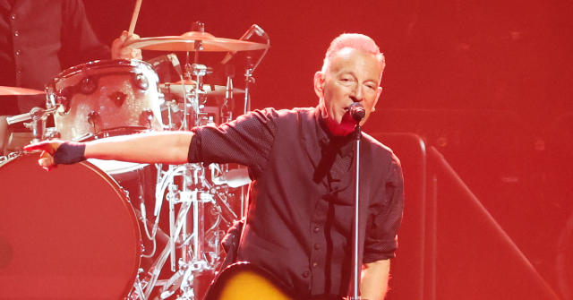 Bruce Springsteen Transforms Concert into a 3-Hour Anti-Trump Talk