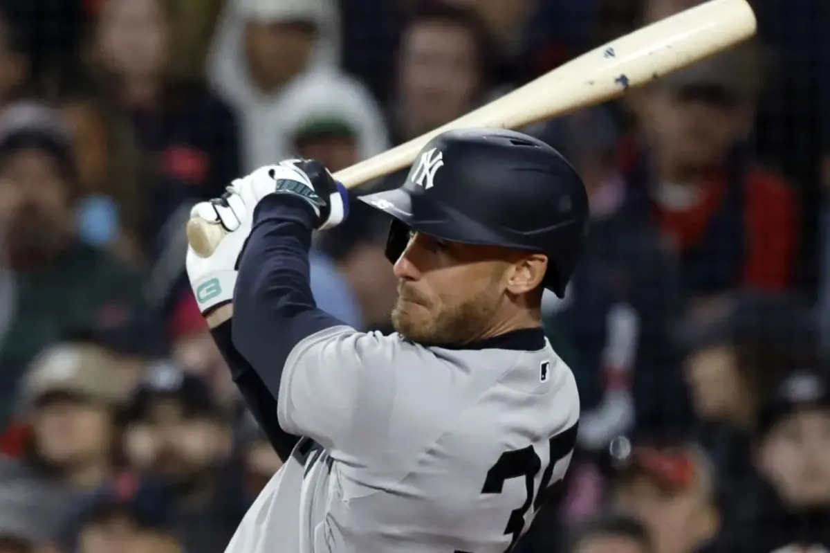 Cody Bellinger of the Yankees gets the decisive hit as a substitute batter.
