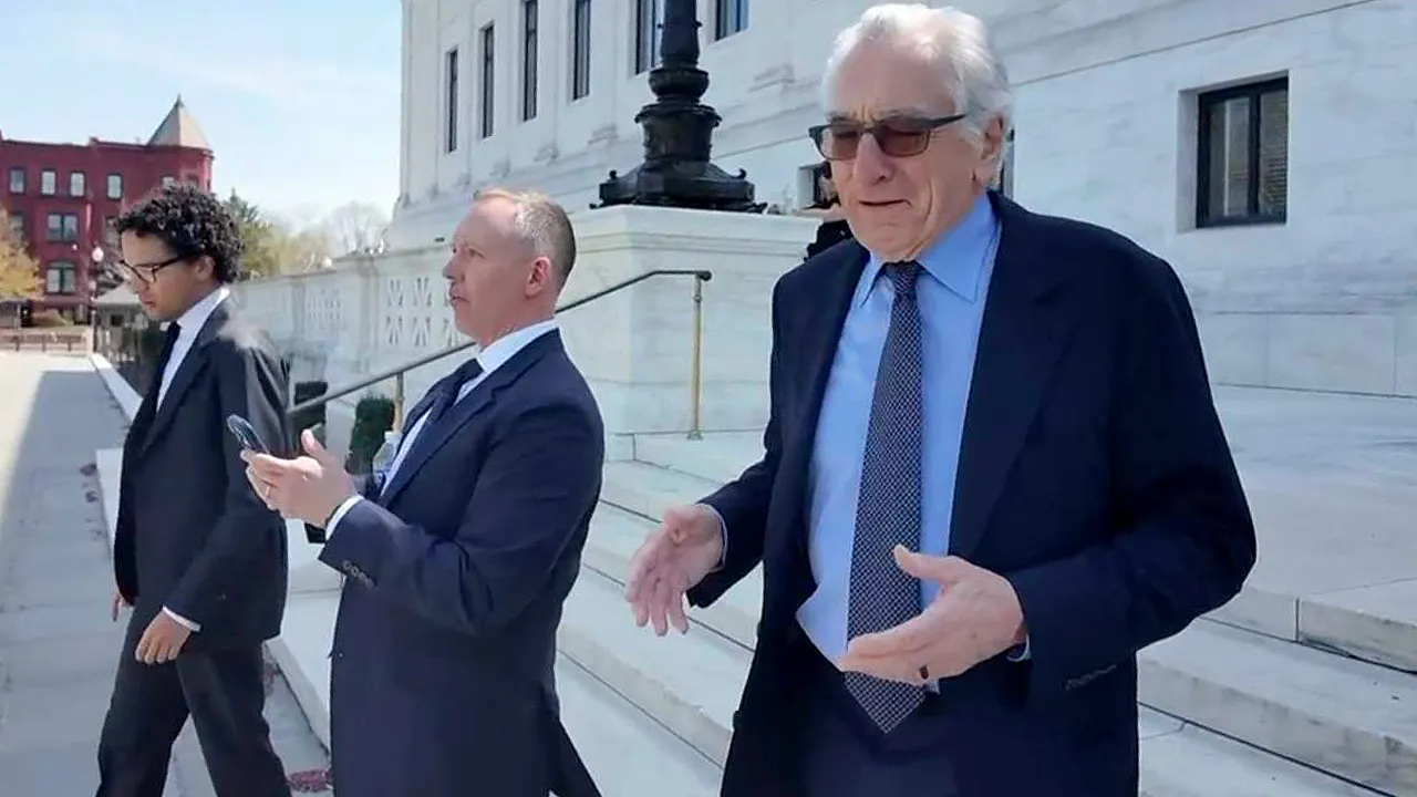 De Niro disrupts Supreme Court session, criticizes Trump's view on birthright citizenship