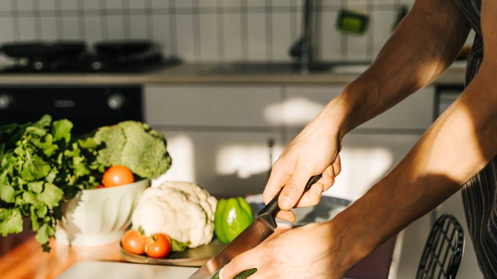 Dietitians Advise Against Consuming One Food Before Sleep for Improved Rest