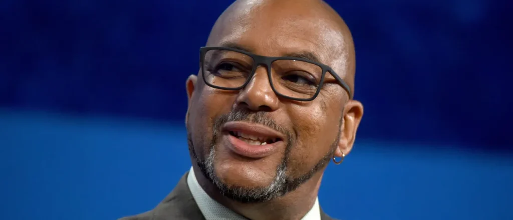 Discover the former criminal who transitioned from government-supported activism to managing jails in New York City.