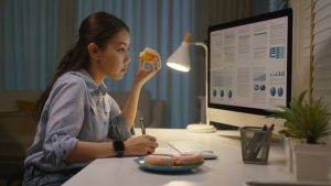 Doctor alerts that this everyday practice increases your chance of a heart attack by two and many people ignore it.