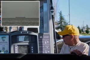 Dow drops by 350 points, oil rises above $100 following US announcement of Strait of Hormuz blockade