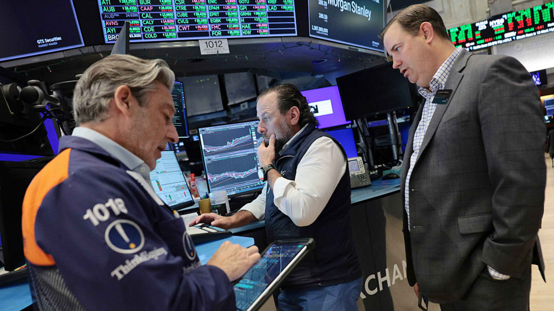 Dow futures fall by 400 points amid rising tensions from the Iranian conflict: Live updates