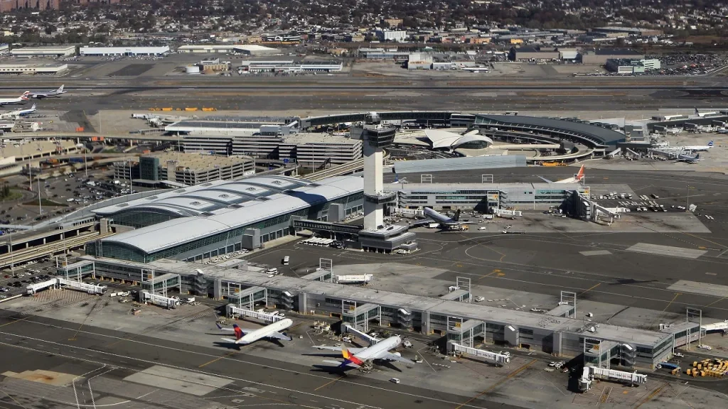 FAA looks into close call between two commercial planes nearing JFK