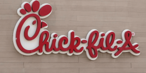 Fast food employee explains why he returned $10,000 cash found in bathroom: 'That's not what Jesus would do'