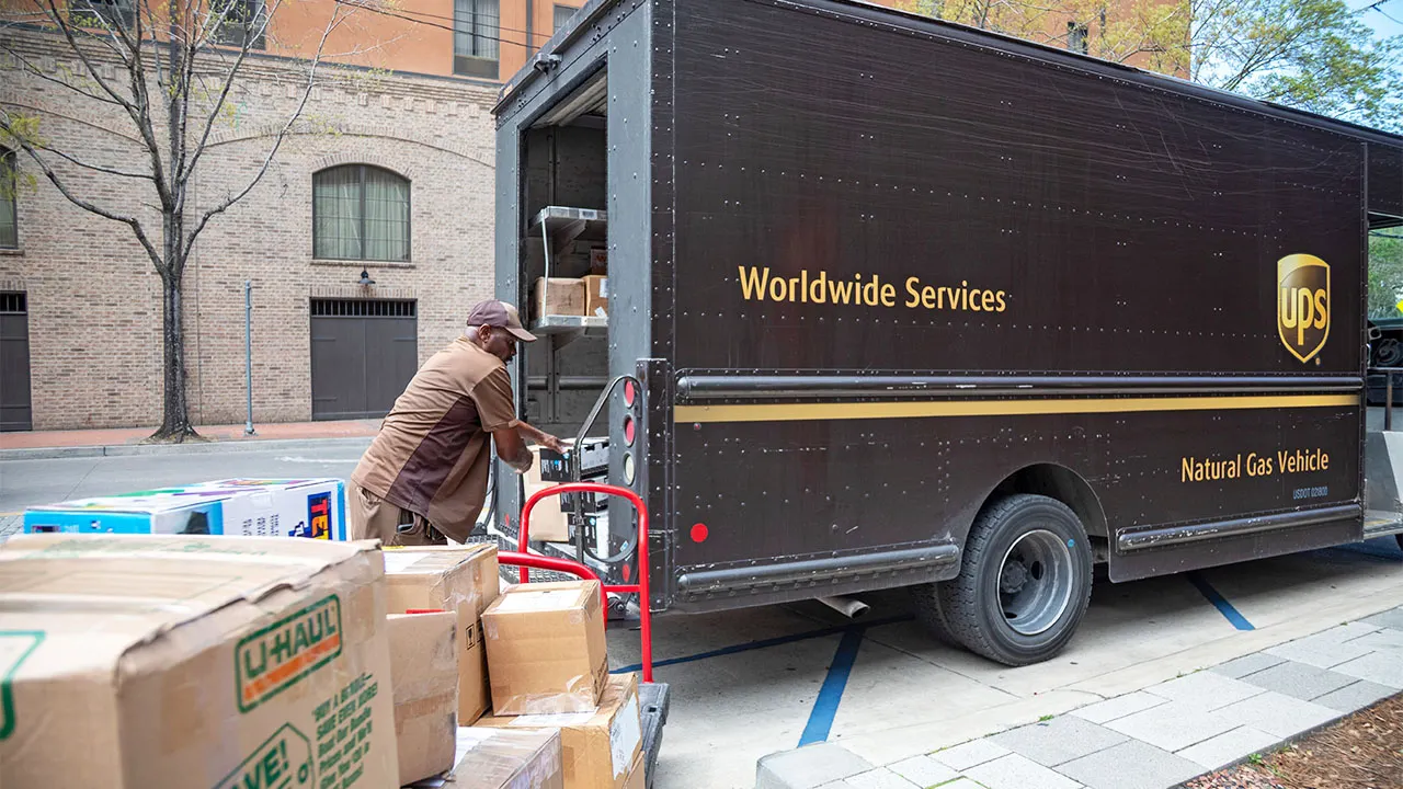 FedEx and UPS will give back tariff refunds following Supreme Court decision