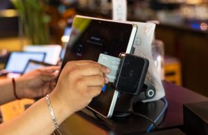 Federal government steps in to stop Illinois' significant credit card swipe fee while lawmakers consider their choices.