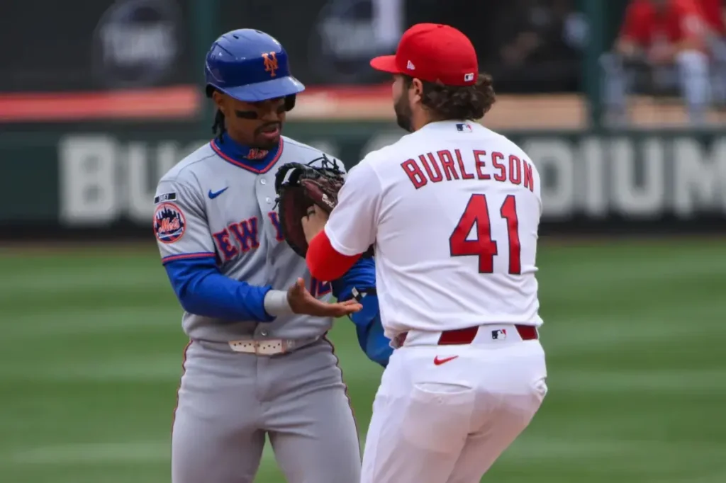 Francisco Lindor of the Mets makes two expensive mistakes as his slow start persists.