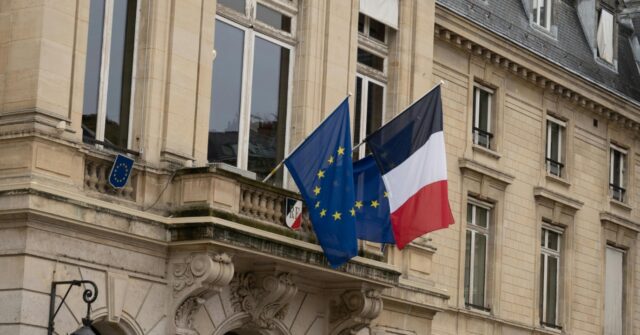 French Mayors Take Down EU Flags From Town Halls, Angering Globalists