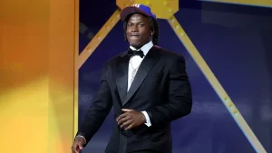 Giants choose Miami lineman Francis Mauigoa with the 10th pick in the 2026 NFL Draft