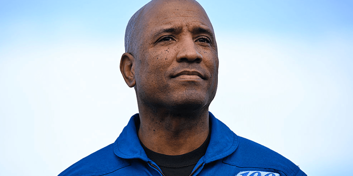 "I wanted to express my gratitude to God publicly": Overcome with emotion, Victor Glover delivers a memorable speech upon returning to Earth