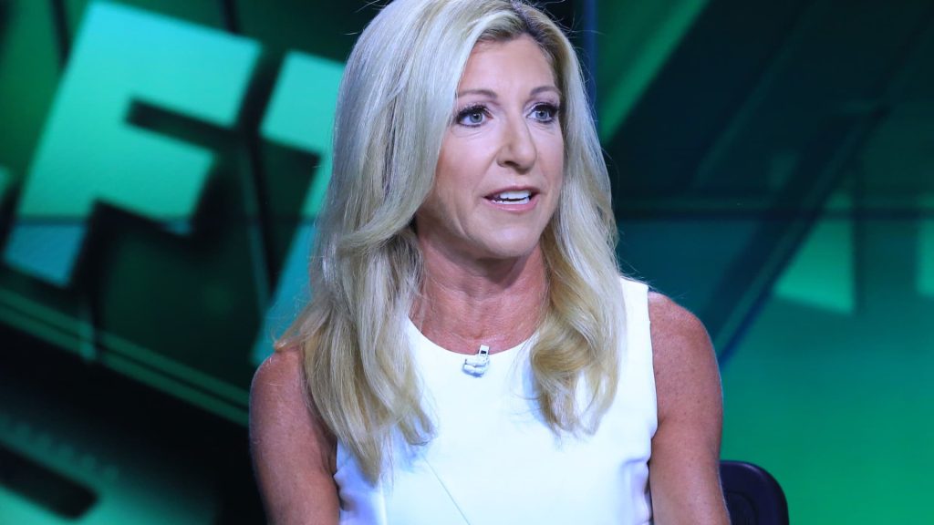 Investor Stephanie Link exchanges Chevron for technology shares.