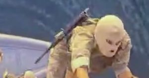 Iran Publishes Footage of IRGC Militants Capturing Vessel in Strait of Hormuz