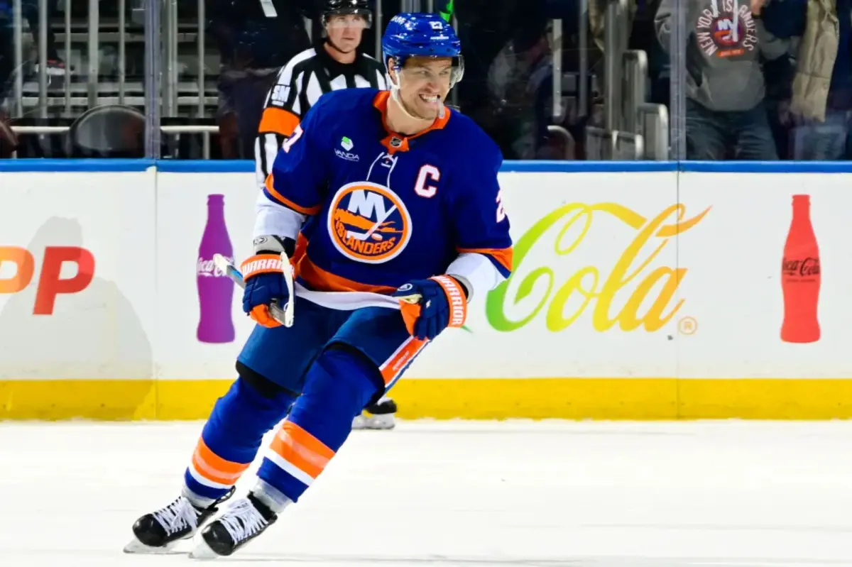 Islanders' playoff exit raises uncertainty about Anders Lee's future