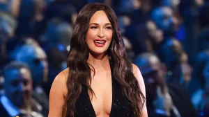 Kacey Musgraves reports seeing UFO orbs trail her plane