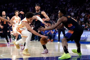 Knicks keep Hawks player Jalen Johnson under control