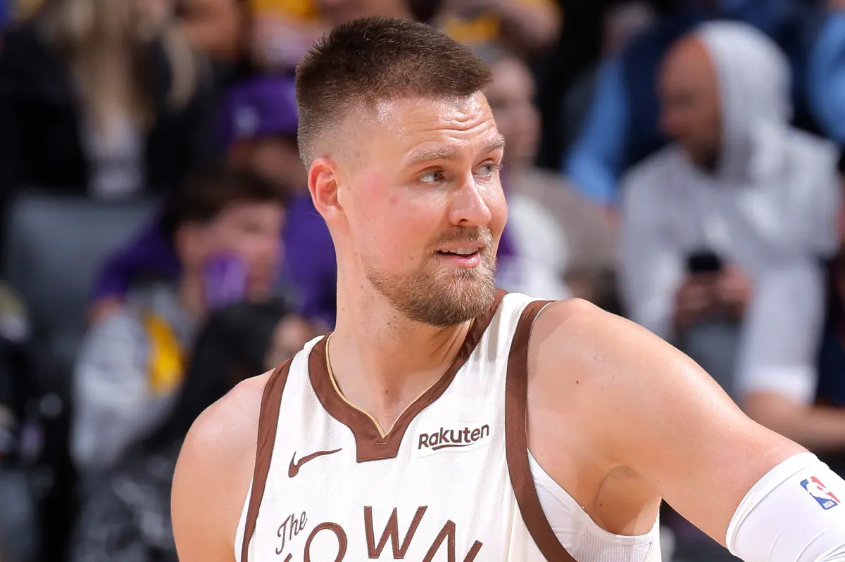 Kristaps Porzingis needs to choose if he will stay with the Warriors.