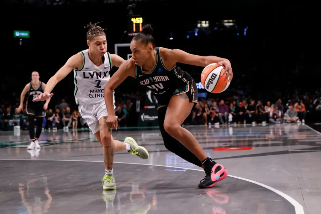 Liberty re-signs Betnijah Laney-Hamilton following a season lost to injury