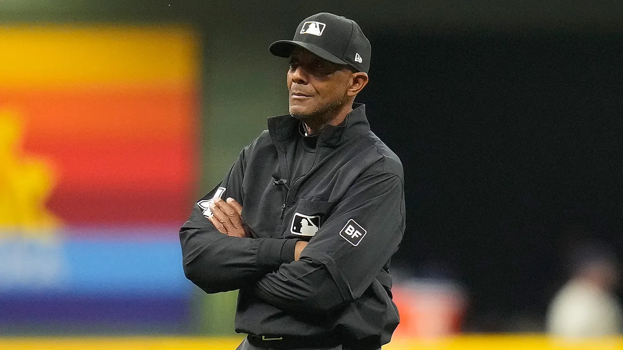 MLB umpire CB Bucknor criticized for poor decision