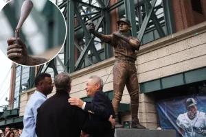 Mariners' Ichiro statue damaged during an uncomfortable unveiling event