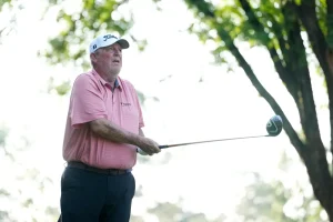 Mark Calcavecchia removed from Masters grounds for using his phone