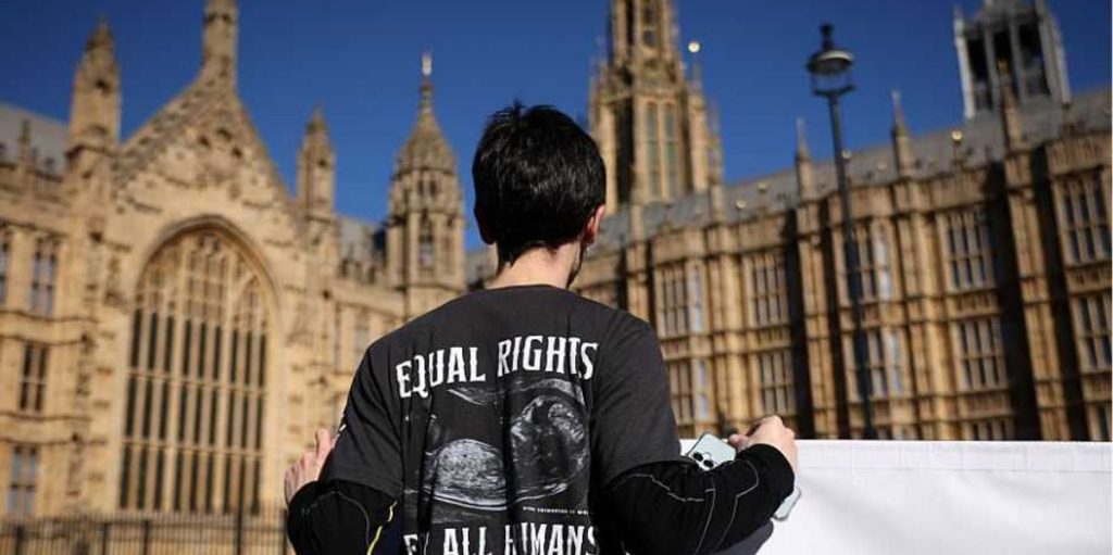 New UK law simplifies access to sex-selective abortion