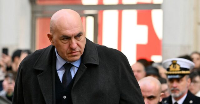 None of Trump's Advisors Will Challenge Him