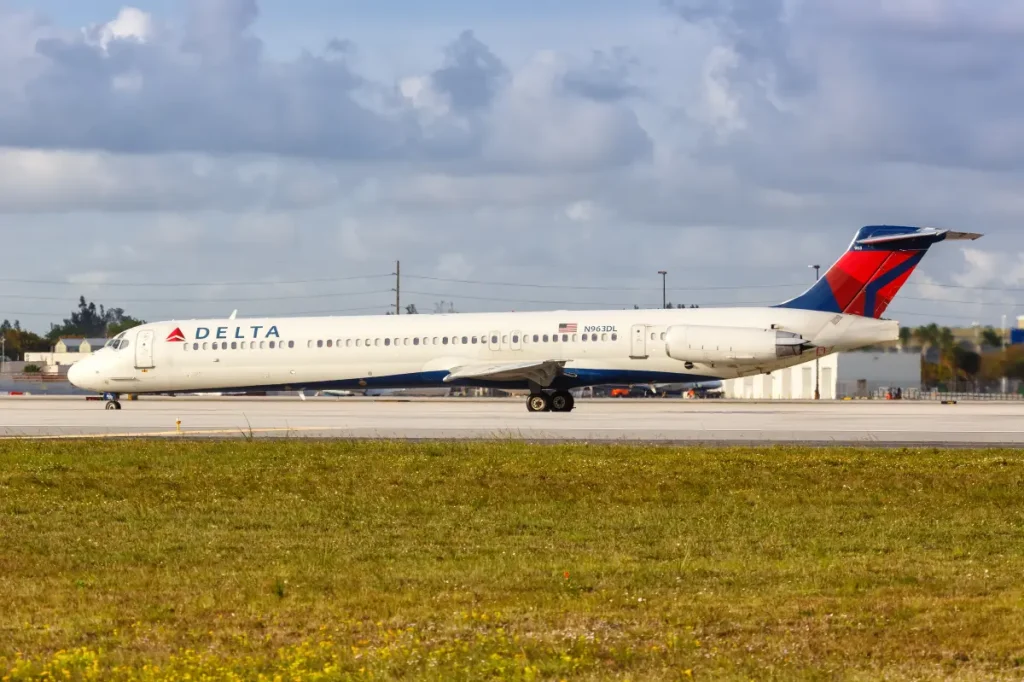 Passengers on Delta flight shout at a traveler who won't end a phone call: 'Get off the plane'