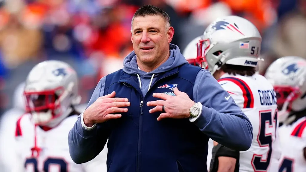 Patriots coach Mike Vrabel is looking for support following the Dianna Russini photo controversy.