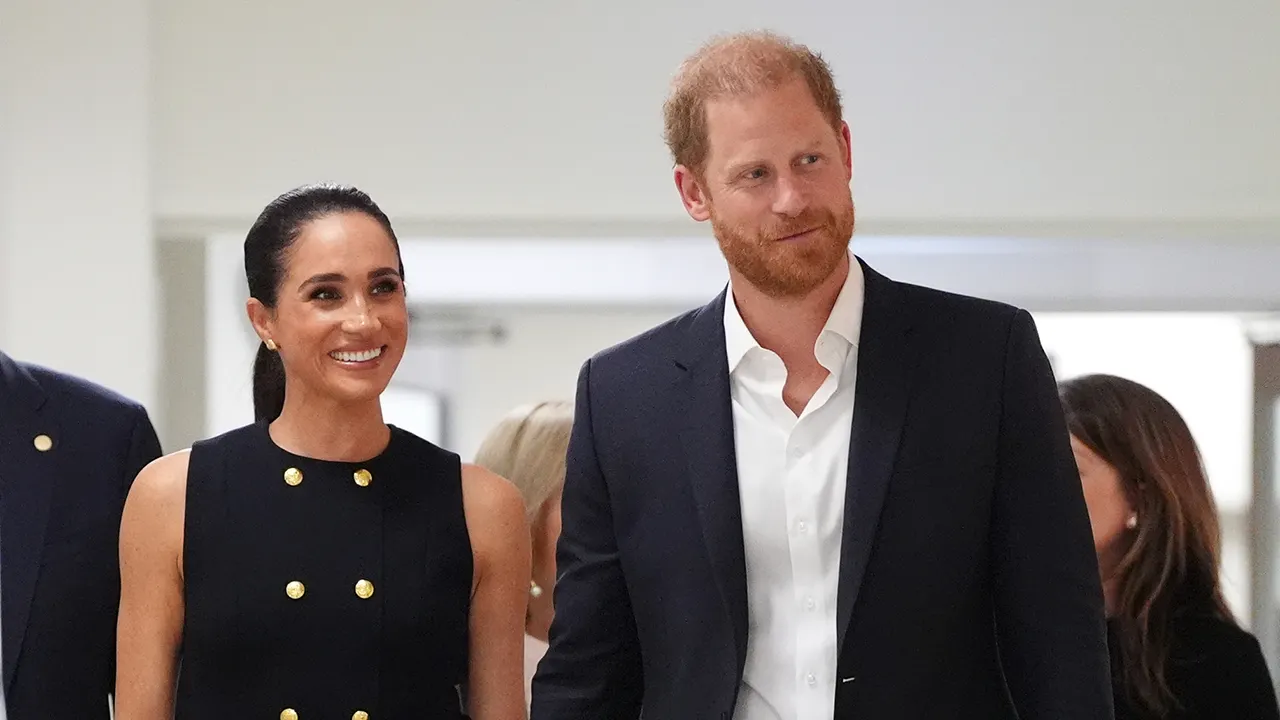 Prince Harry and Meghan Markle travel to Australia in business class, avoid airport photo opportunity