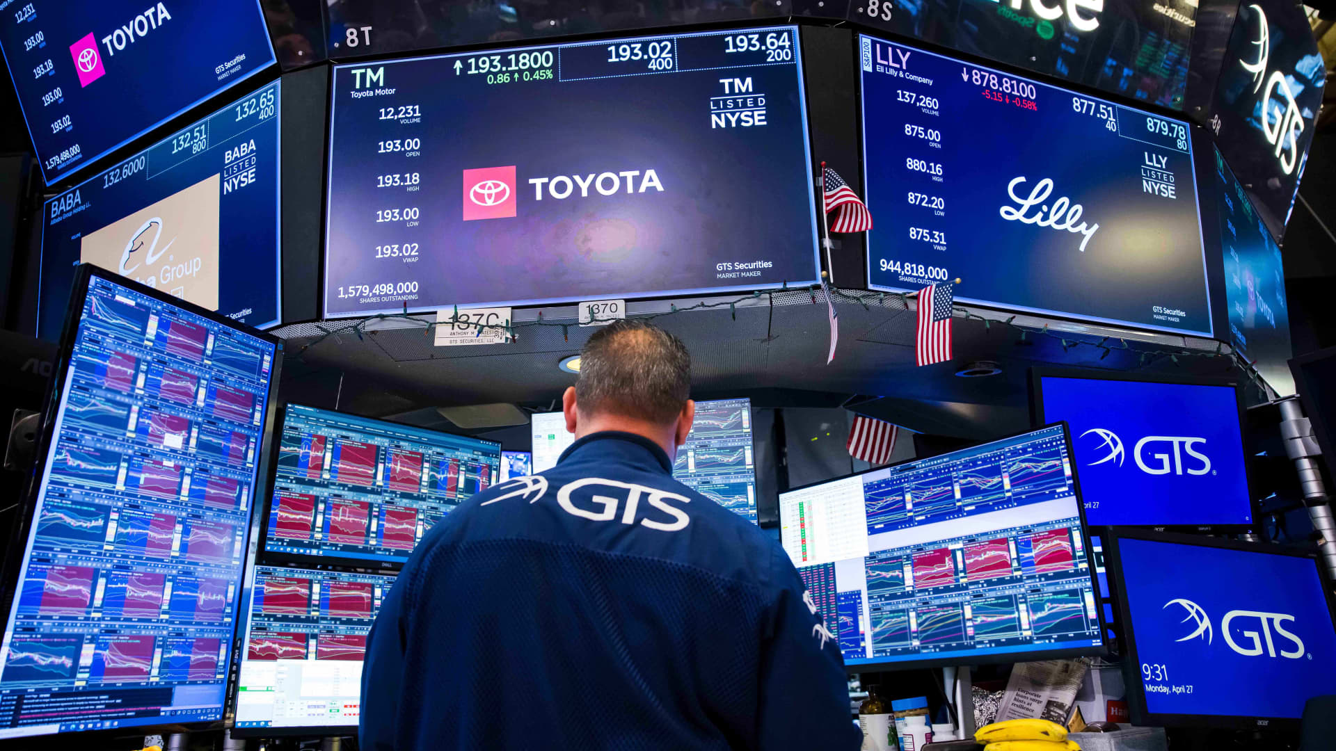 S&P 500 futures remain steady as Wall Street anticipates earnings from the 'Magnificent 7' and the Federal Reserve's decision: Live updates