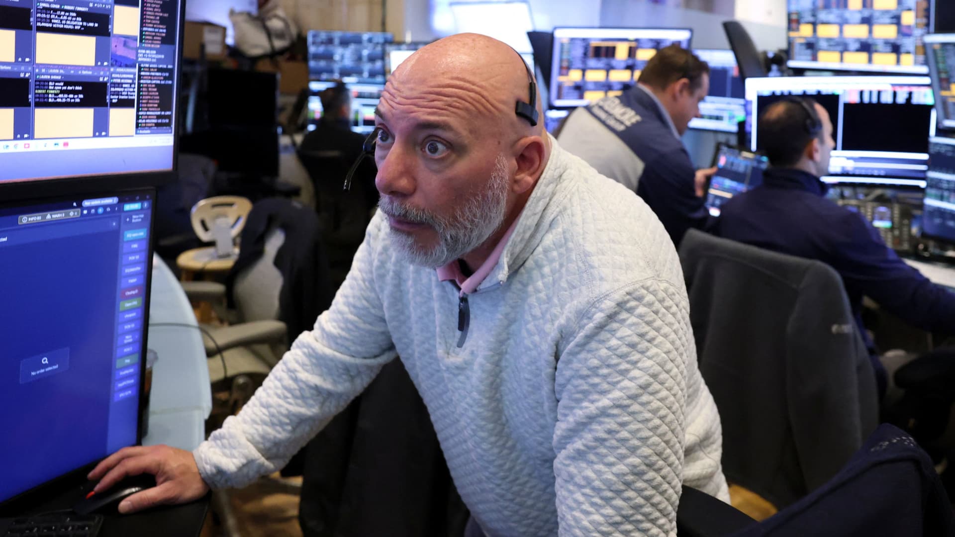 S&P 500 is set for its strongest month since 2020, with Apple earnings approaching.