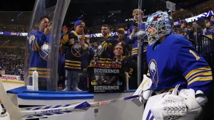 Sabres fans step in when anthem singer's microphone malfunctions during 'O, Canada'