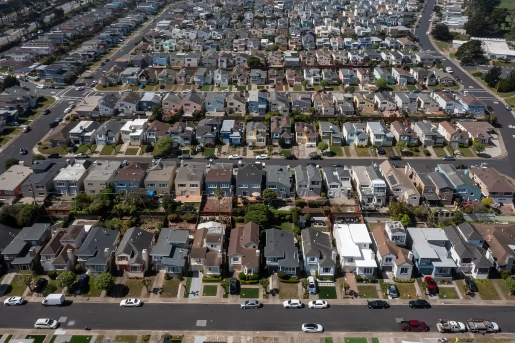 San Franciscans leave the city as new information shows their relocation trends.