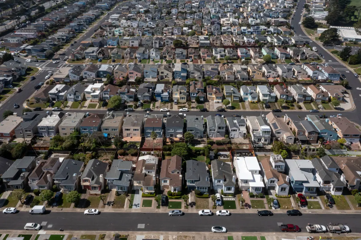 San Franciscans leave the city as new information shows their relocation trends.