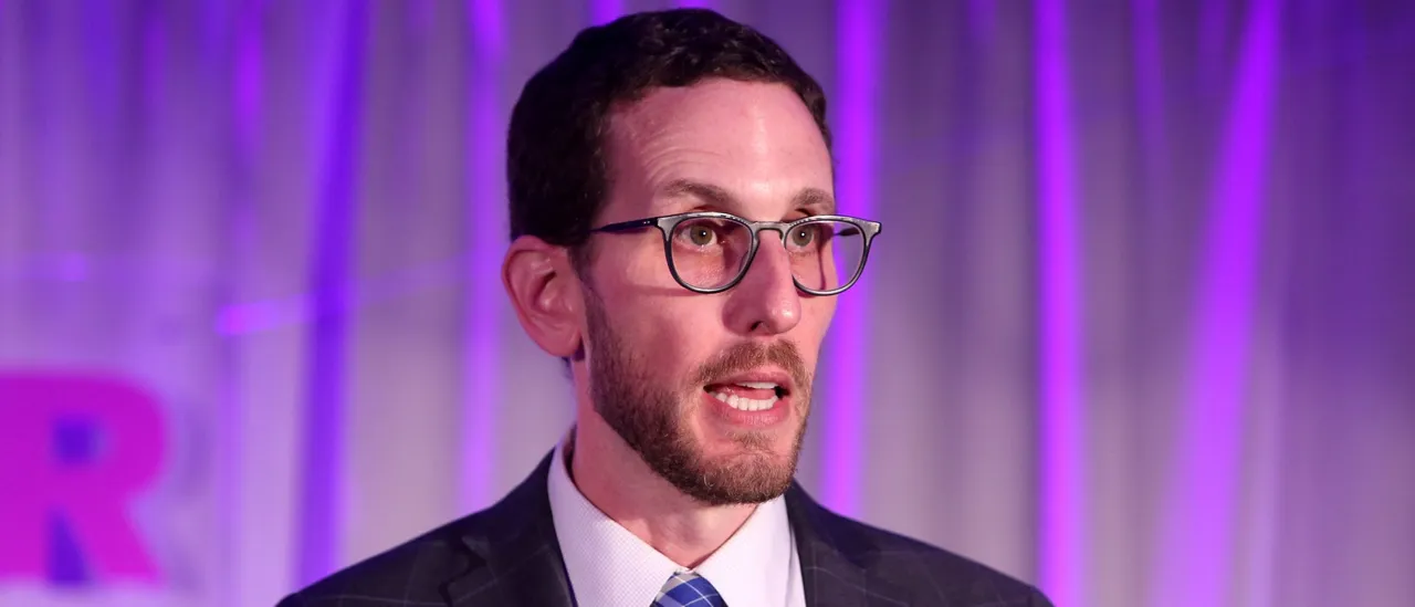 Scott Wiener Uncomfortable When Approached by Detransitioner