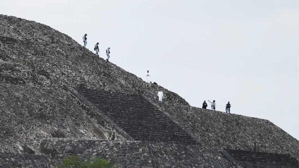 Shooter takes the life of a Canadian tourist and injures others at Teotihuacan pyramid