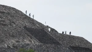 Shooter takes the life of a Canadian tourist and injures others at Teotihuacan pyramid
