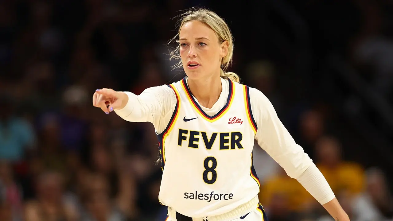 Sophie Cunningham extends her contract with Indiana Fever for another year.