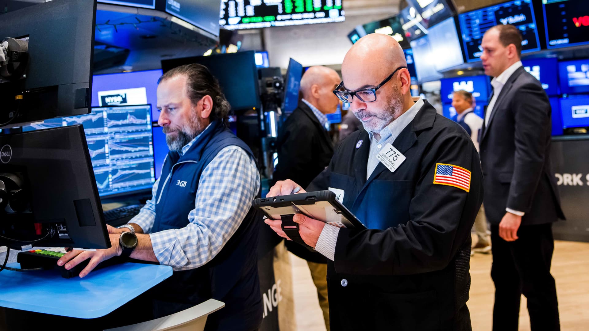 Stock futures rise slightly following another record from the S&P 500 as Wall Street anticipates earnings: Live updates