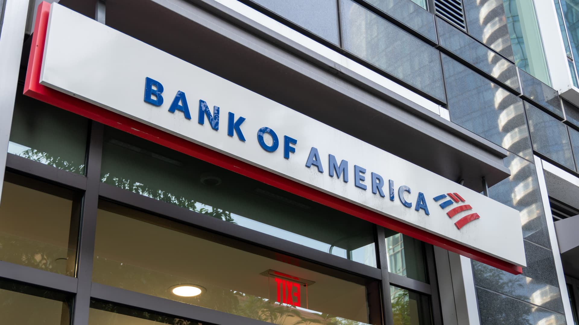 Stocks with the largest changes before the market opens: Bank of America, Broadcom, Robinhood, and others