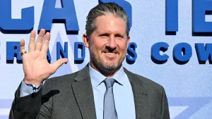 Super Bowl winner Steve Beuerlein utilizes AI to assess the risk of heart disease.