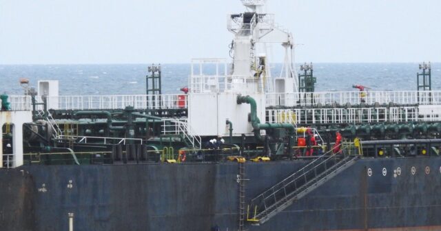 Sweden Inspects Russian 'Shadow Fleet' Tanker Alleged to Be Involved in Oil Spill