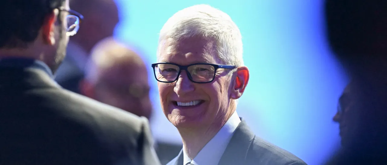 Tim Cook Reveals Departure as Apple's CEO