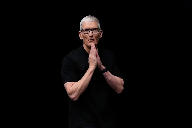 Tim Cook will resign as Apple CEO and transfer leadership to the company’s hardware chief.