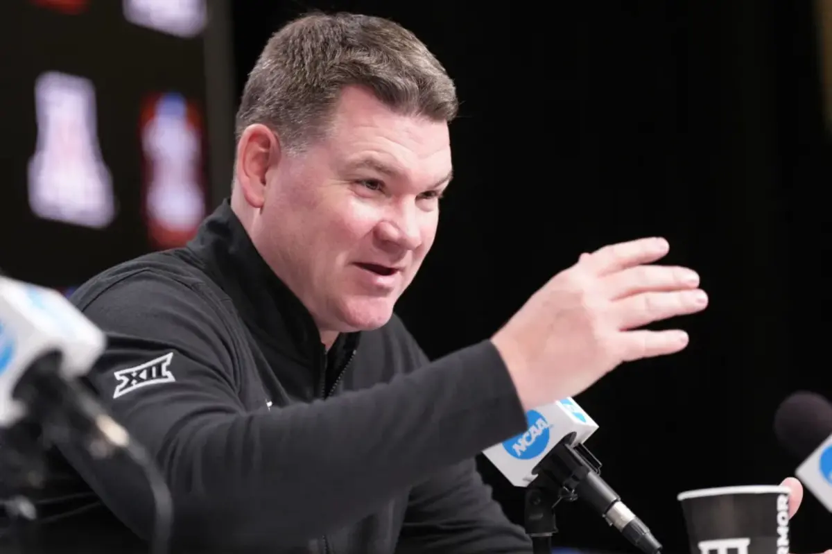 Tommy Lloyd from Arizona remains silent on the vacant UNC position.