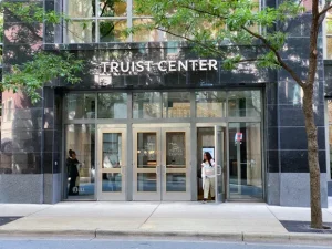Truist CEO supports the bank's expansion strategy
