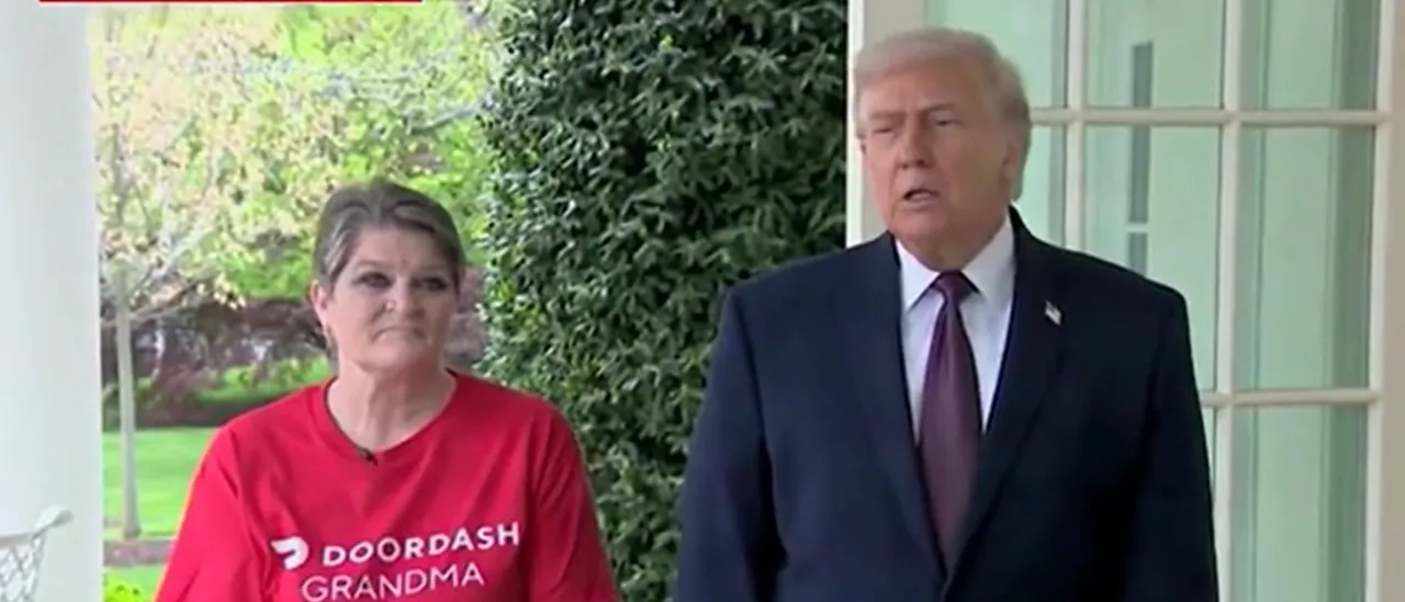 Trump Asserts Viral Healing Post Was His Attempt at Playing Doctor, Not Divine角色