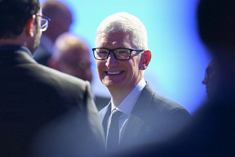 Trump praises Apple CEO Tim Cook after his resignation: &lsquo;A remarkable leader and manager&rsquo;